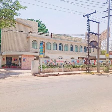 Hotel Silver Sand Multan Esterno foto