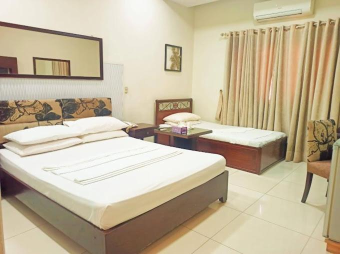 Hotel Silver Sand Multan Esterno foto