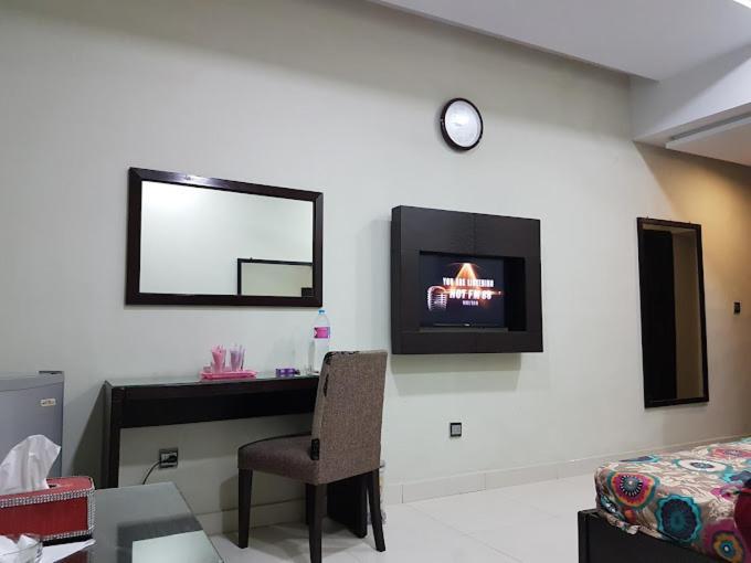 Hotel Silver Sand Multan Esterno foto