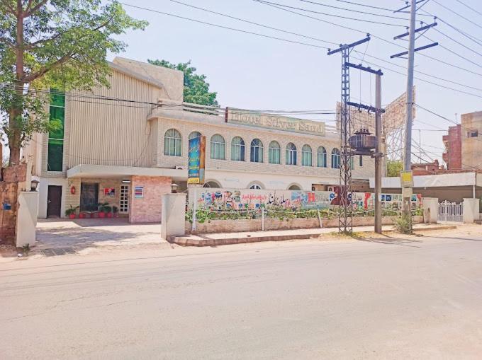Hotel Silver Sand Multan Esterno foto