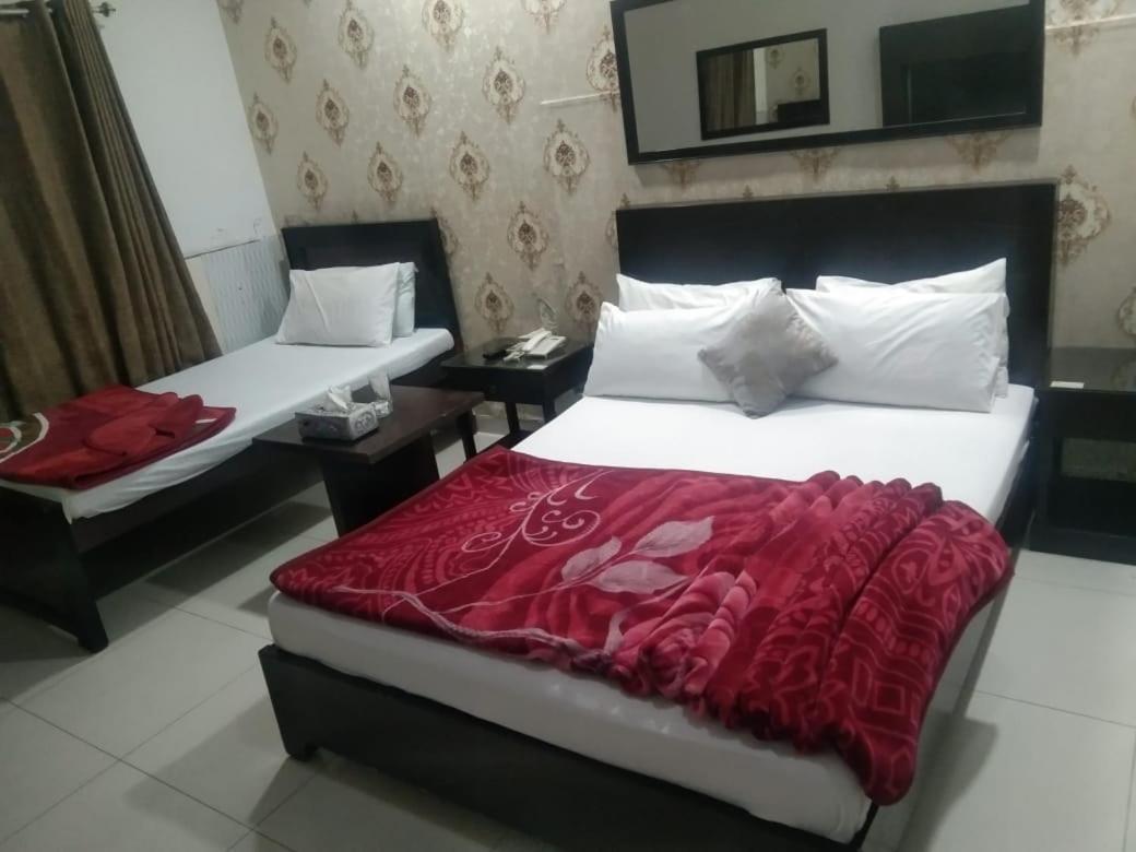 Hotel Silver Sand Multan Esterno foto