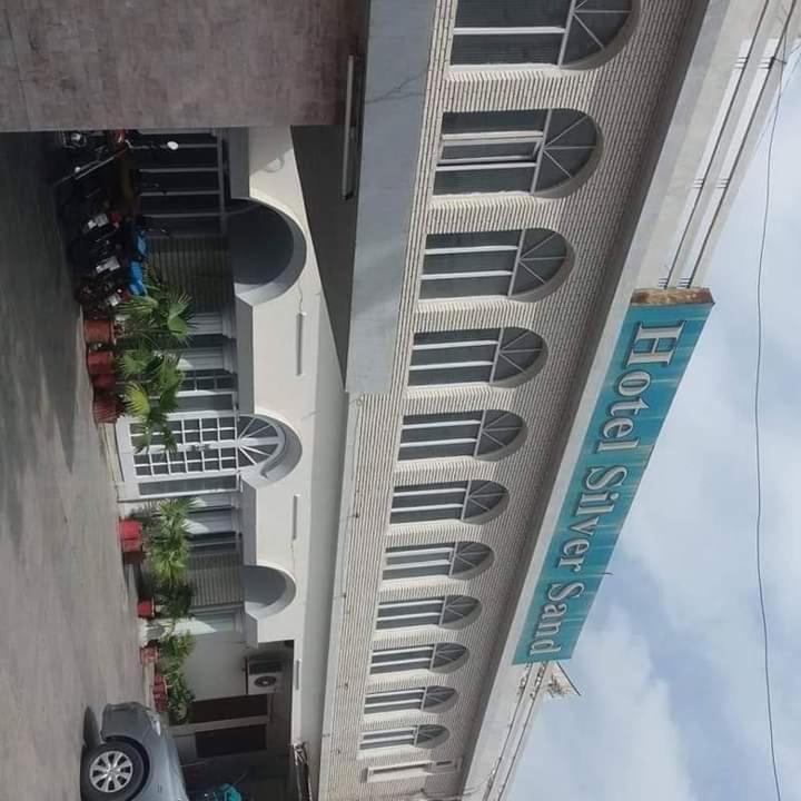 Hotel Silver Sand Multan Esterno foto