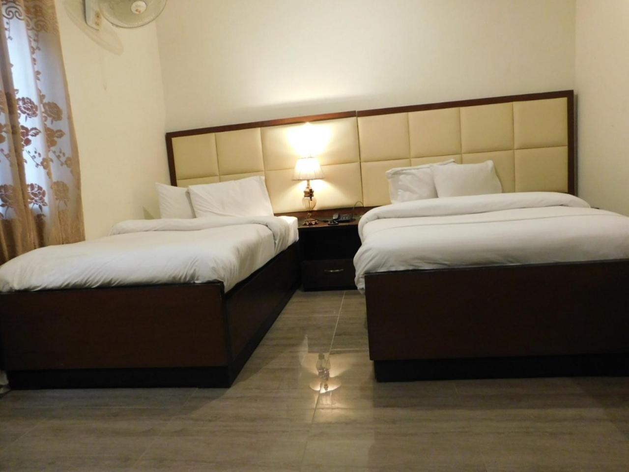 Hotel Silver Sand Multan Esterno foto
