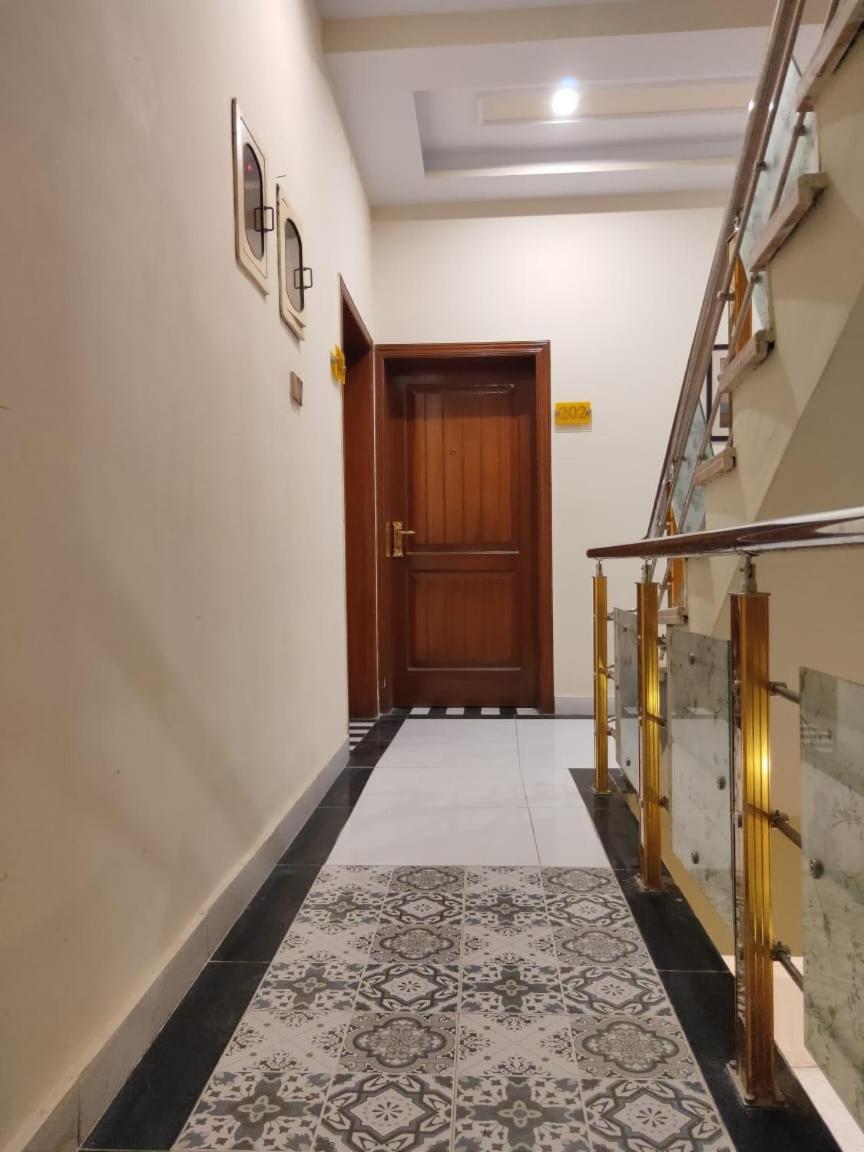 Hotel Silver Sand Multan Esterno foto