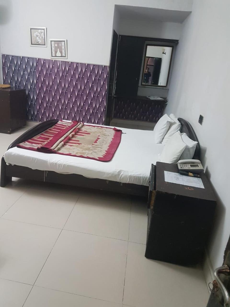 Hotel Silver Sand Multan Esterno foto